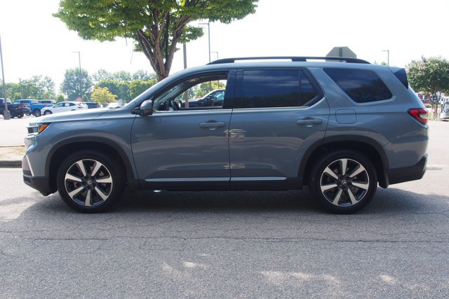 Used 2025 Honda Pilot Touring image 4