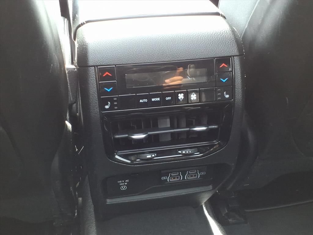 Used 2022 Jeep Grand Cherokee L Summit w/ Luxury Tech Group V AWD/4WD image 12