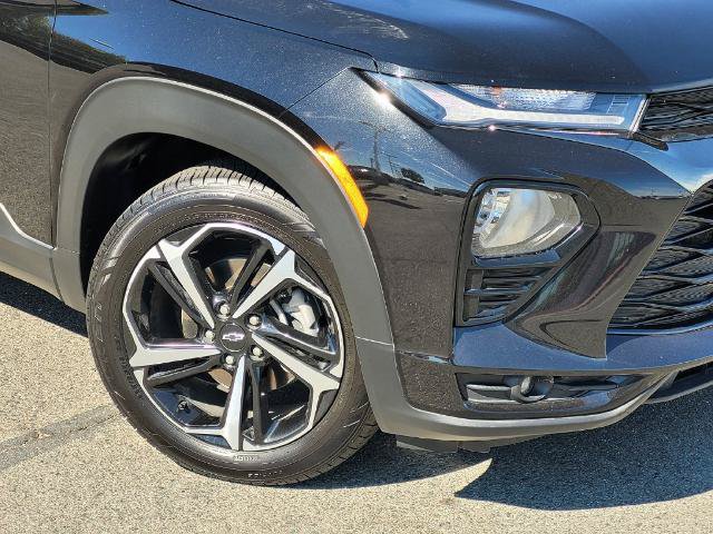 Used 2021 Chevrolet TrailBlazer RS w/ Sun and Liftgate Package FWD image 9
