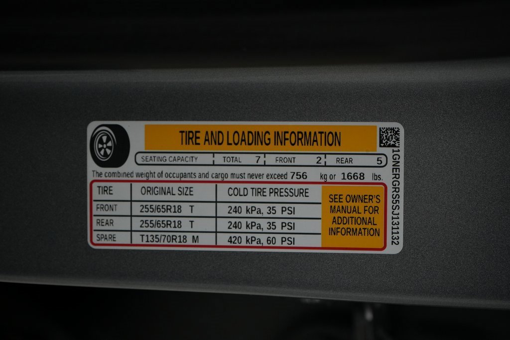 Used 2025 Chevrolet Traverse LT image 24