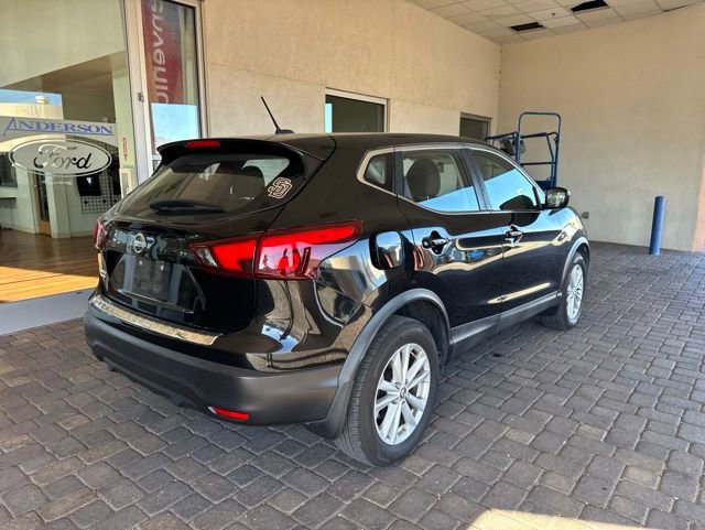 Used 2017 Nissan Rogue Sport S w/ S Appearance Package FWD image 4