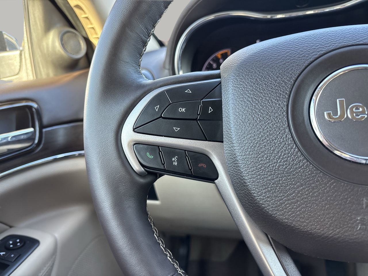 Used 2020 Jeep Grand Cherokee Overland image 35