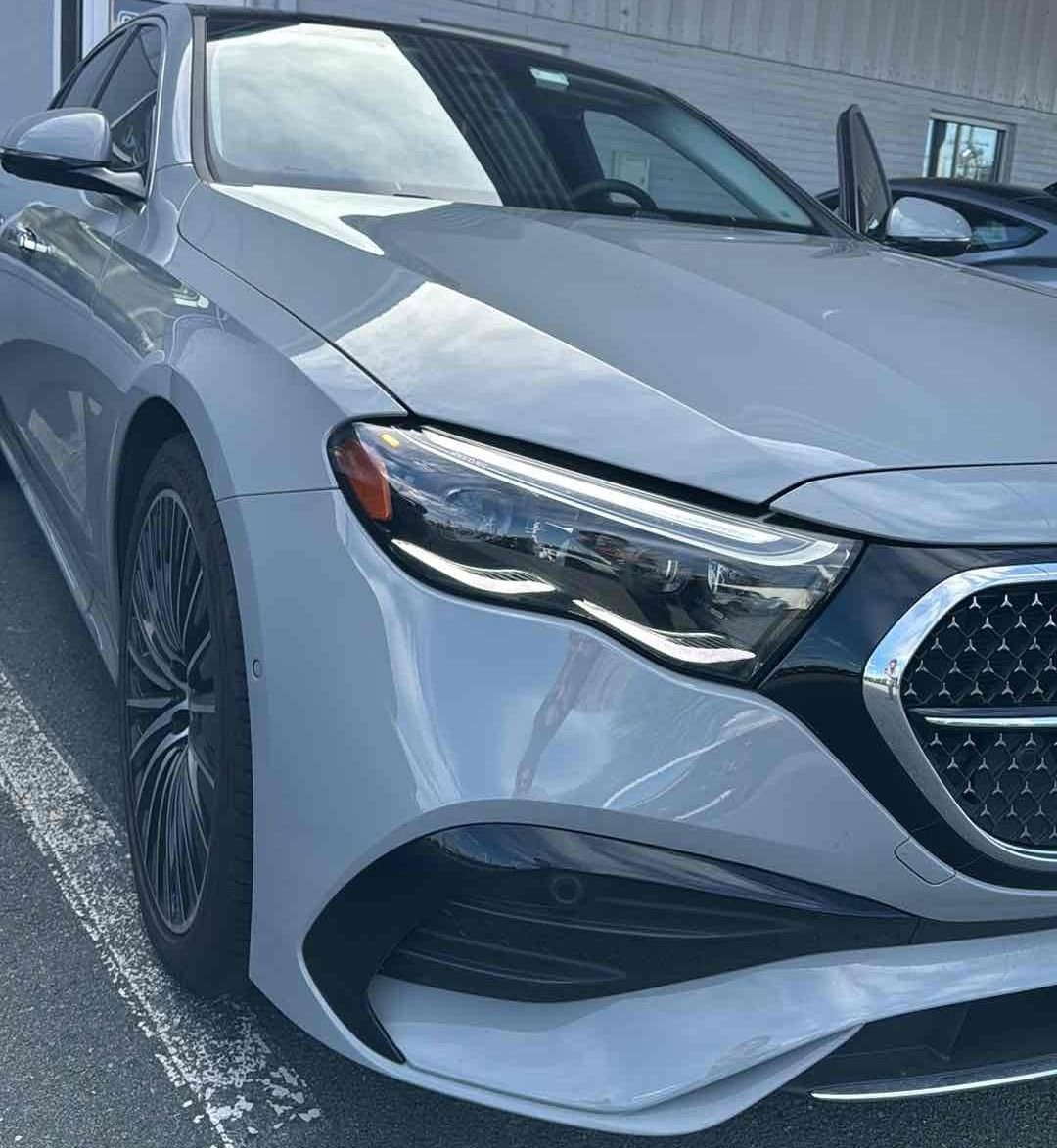 Used 2025 Mercedes-Benz E 350 4MATIC Sedan image 3