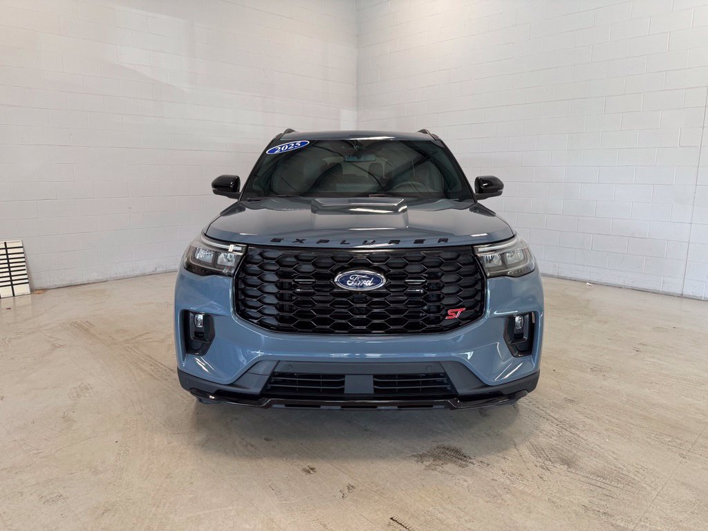 Certified 2025 Ford Explorer ST AWD/4WD image 2