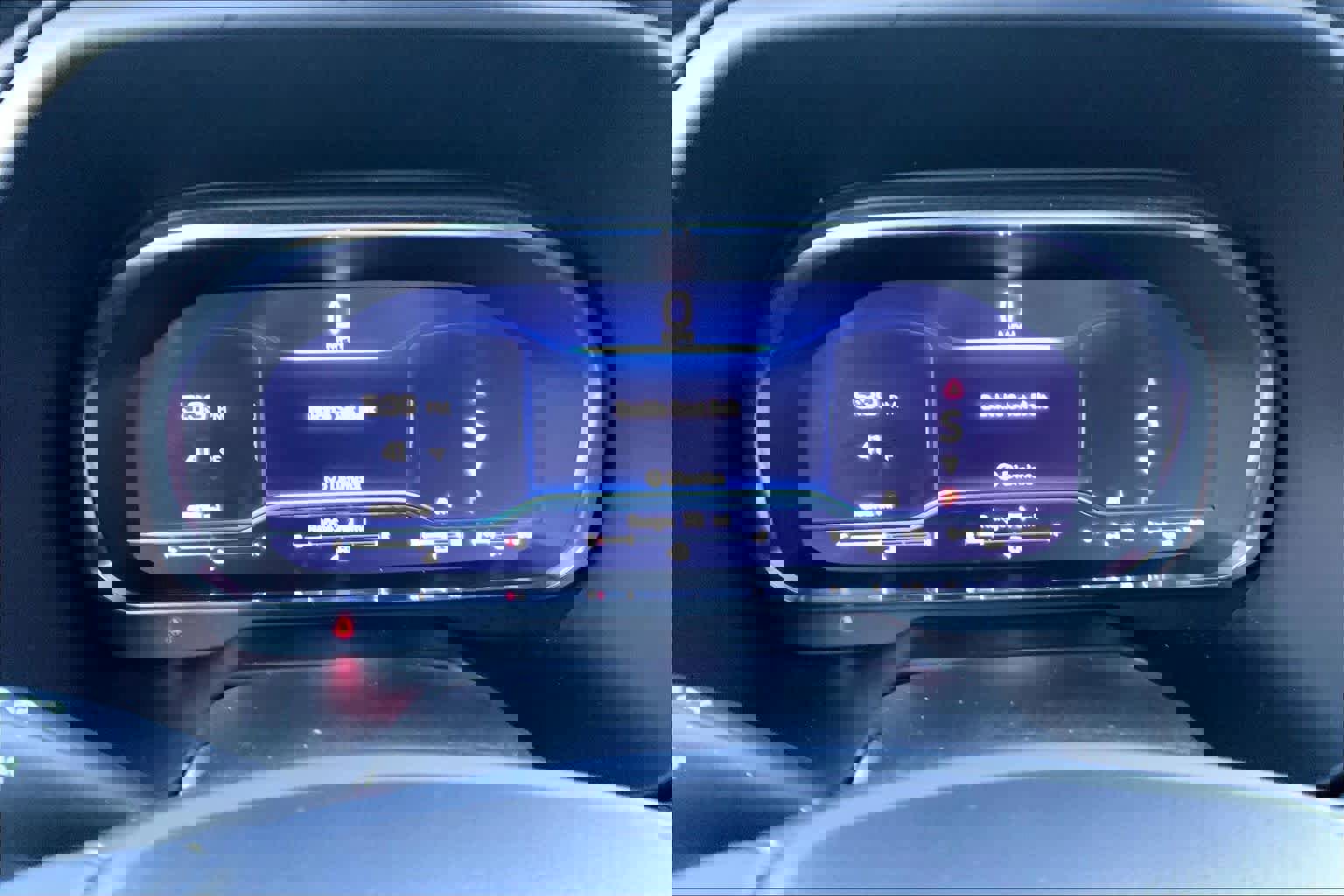 Used 2023 Chevrolet Suburban Premier image 25