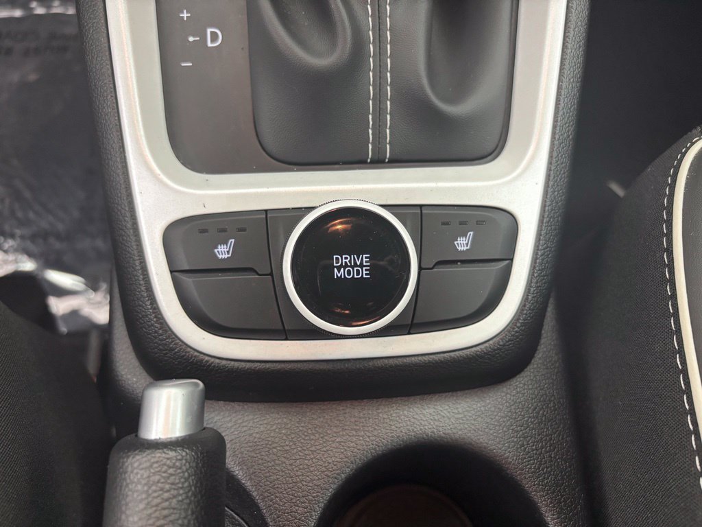 Used 2024 Hyundai Venue Limited FWD image 28