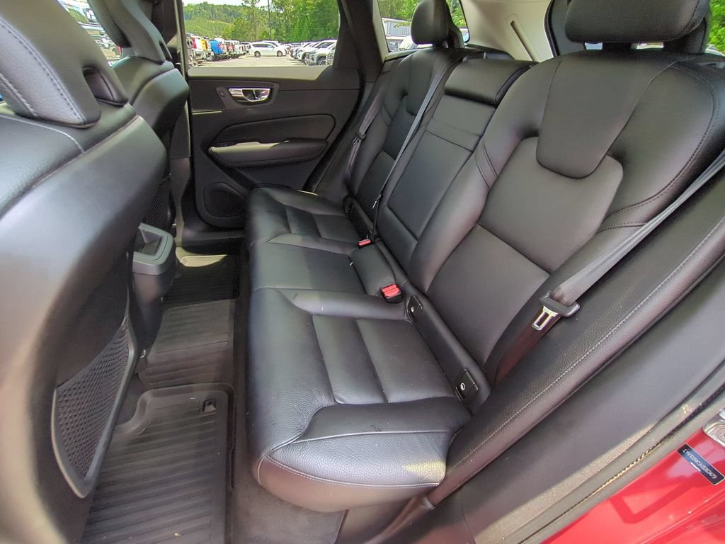 Used 2019 Volvo XC60 T5 Momentum w/ Multimedia Package AWD/4WD image 15