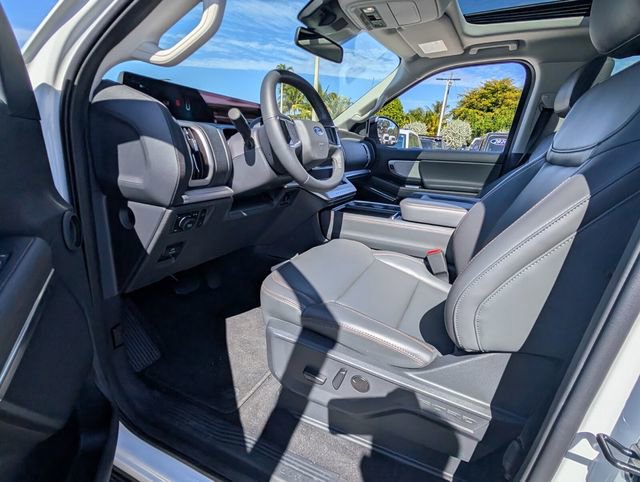 Certified 2025 Ford Expedition Active image 8