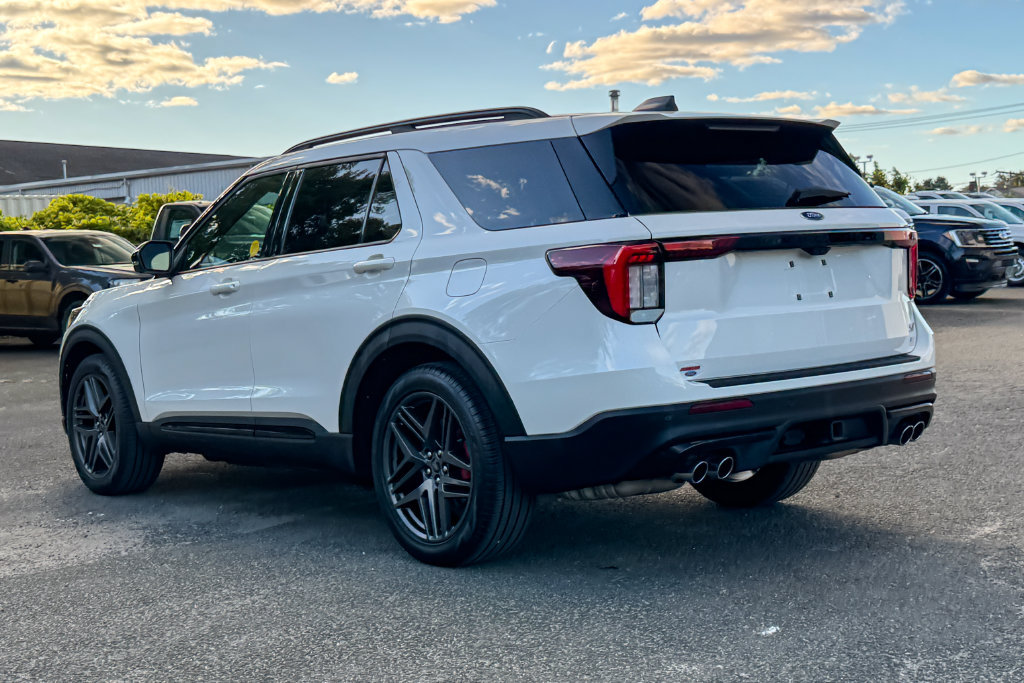 Certified 2025 Ford Explorer ST AWD/4WD image 5