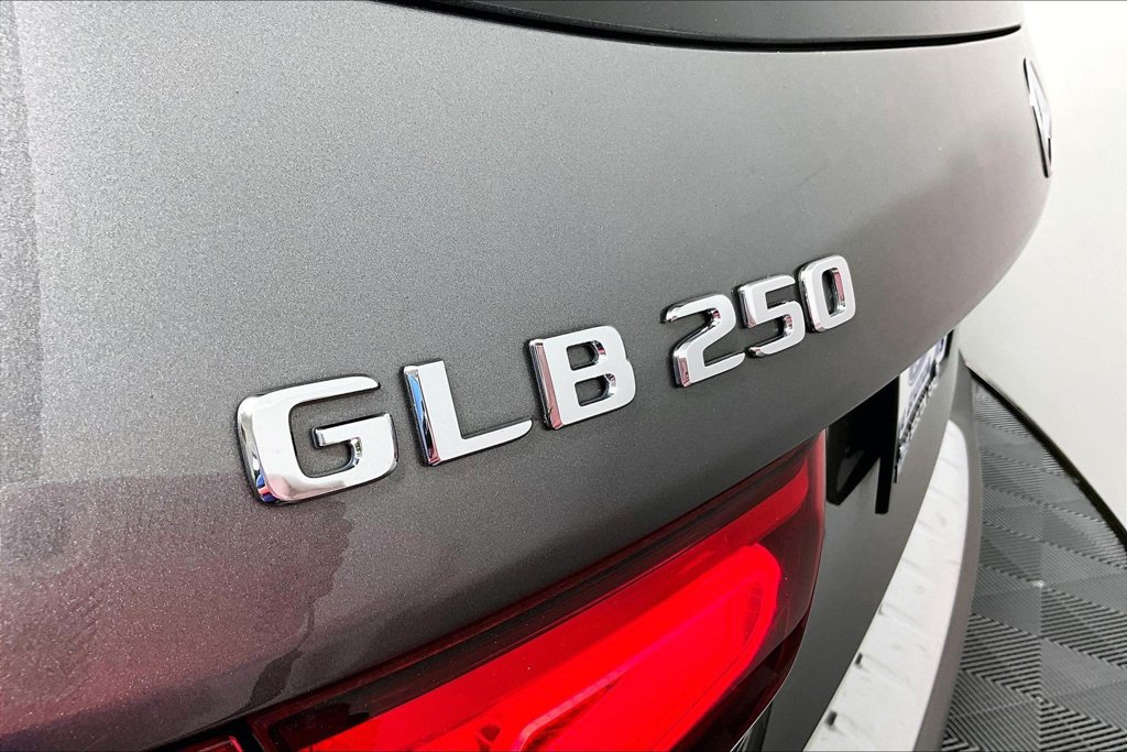 Used 2022 Mercedes-Benz GLB 250 4MATIC w/ Premium Package Lite image 14