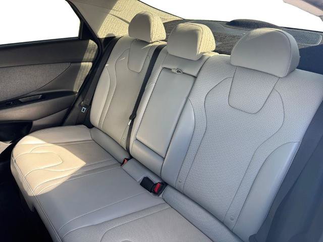 Used 2023 Hyundai Elantra Limited w/ Preferred Accessory Package FWD image 13