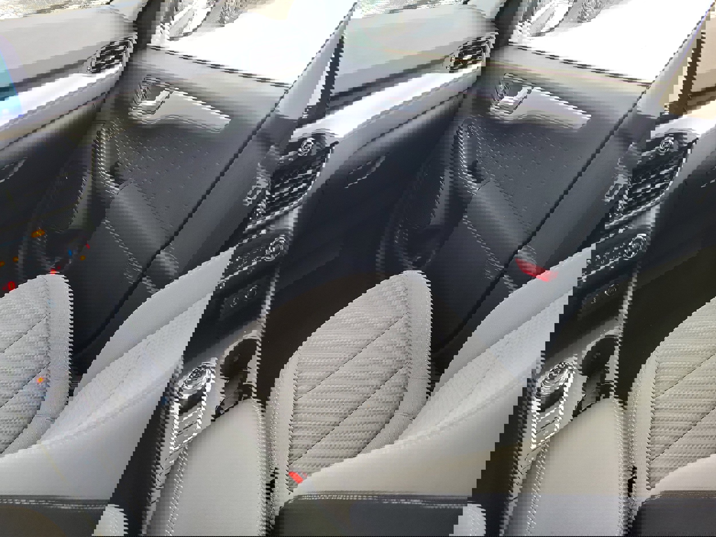 Certified 2020 Ford Escape SE image 14