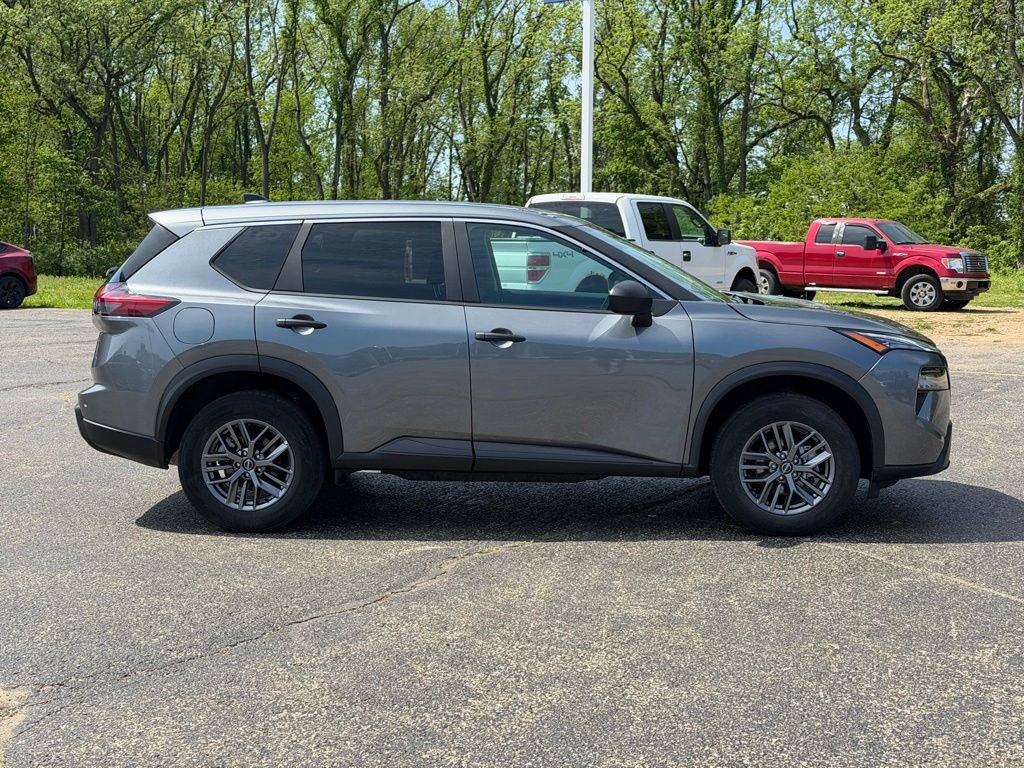 Used 2024 Nissan Rogue S AWD/4WD image 8