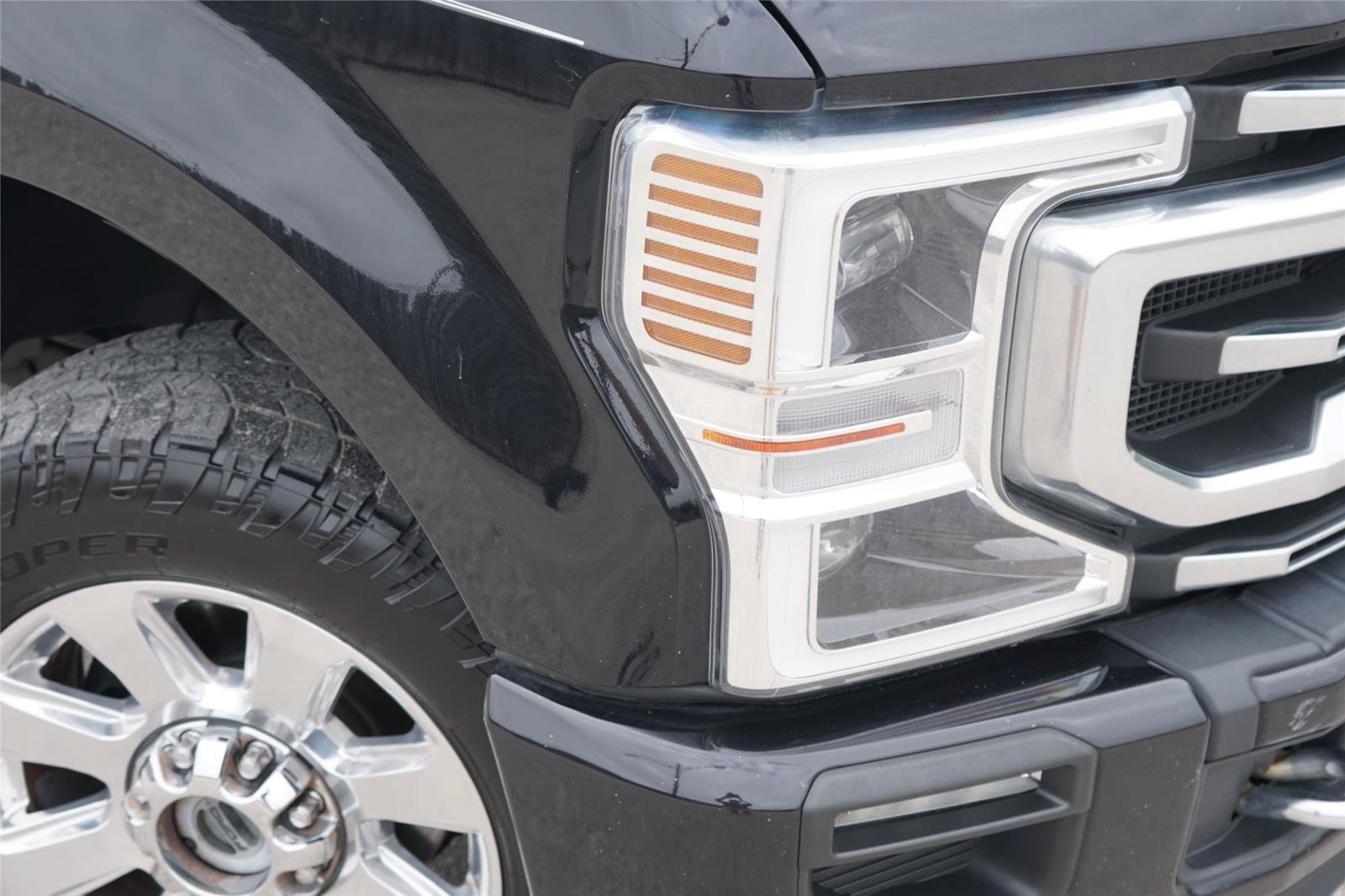 Certified 2020 Ford F250 Platinum w/ FX4 Off-Road Package AWD/4WD image 3