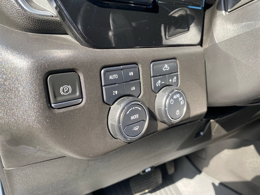 Used 2022 Chevrolet Silverado 1500 LT w/ Z71 Off-Road Package AWD/4WD image 17