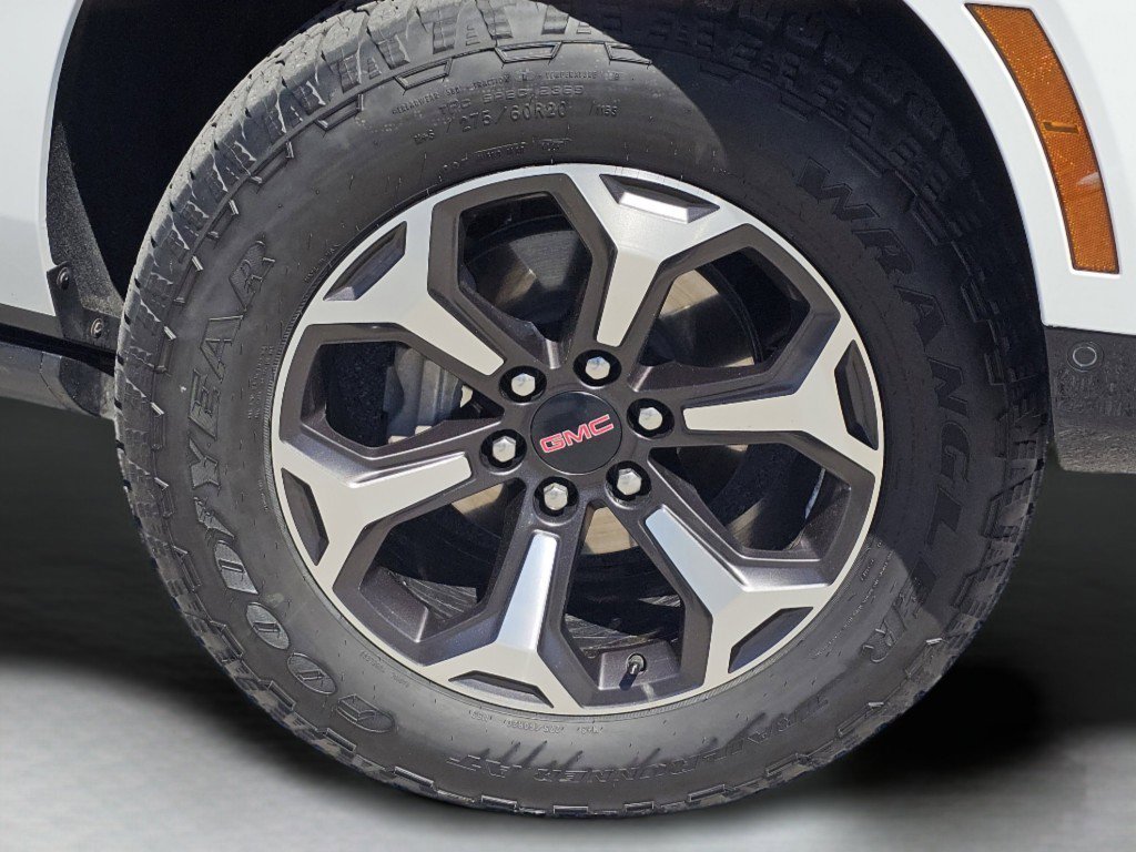 Used 2025 GMC Yukon AT4 Ultimate w/ LPO, Floor Liner Package AWD/4WD image 21