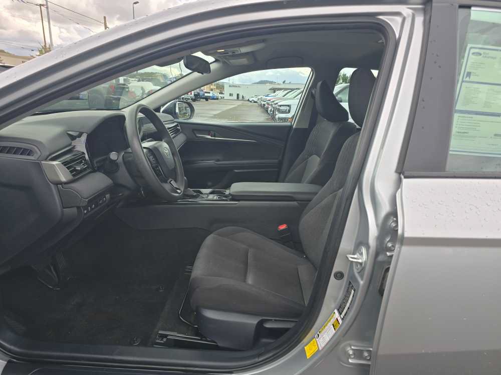 Used 2025 Toyota Camry LE FWD image 9