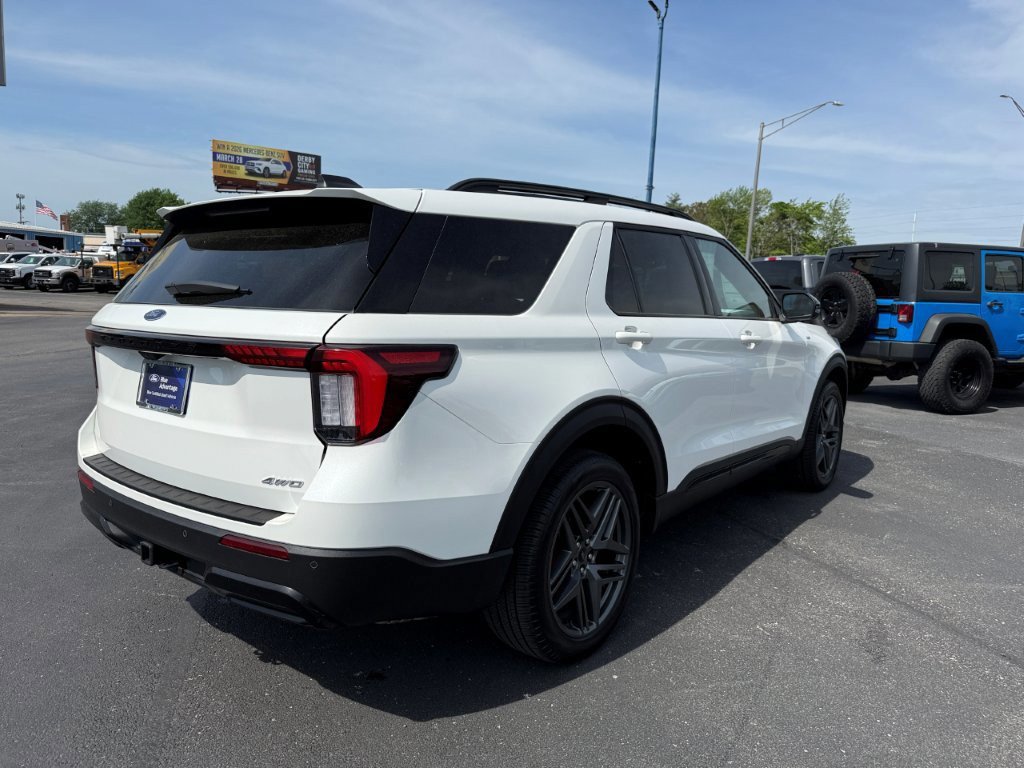 Certified 2025 Ford Explorer ST-Line w/ ST-Line Street Pack image 3