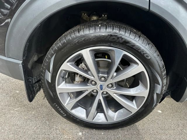 Certified 2025 Ford Explorer Platinum w/ Ultimate Package image 16