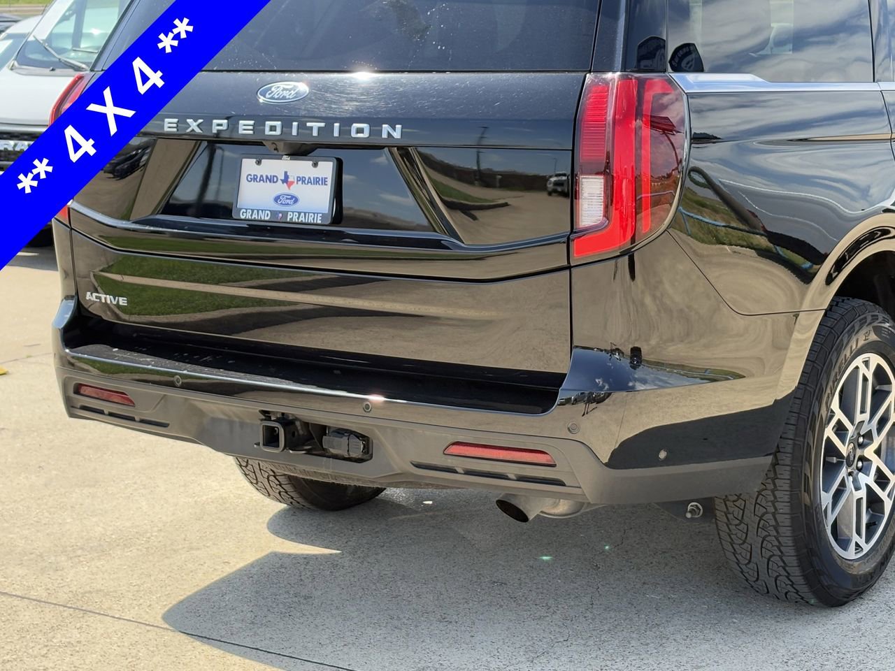 Certified 2025 Ford Expedition Active AWD/4WD image 8