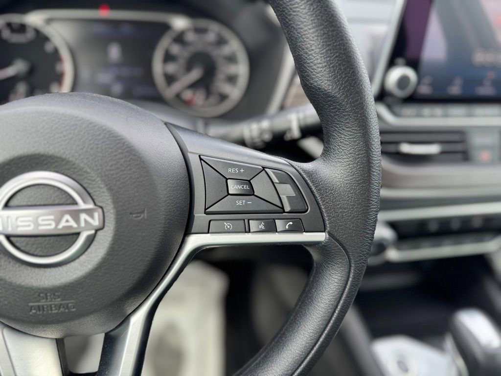 Used 2025 Nissan Altima 2.5 SV FWD image 17