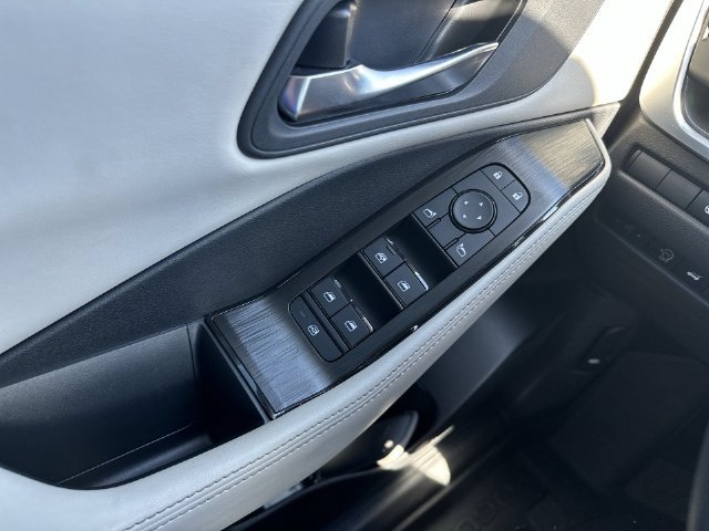Used 2025 Nissan Rogue SV FWD image 14