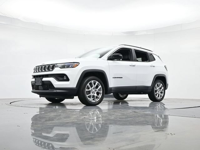 Used 2023 Jeep Compass Latitude AWD/4WD image 33