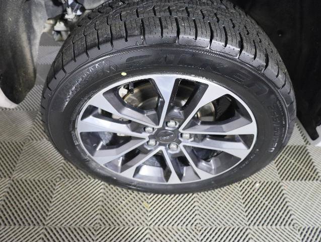 Used 2022 Jeep Grand Cherokee Overland w/ Luxury Tech Group IV AWD/4WD image 37