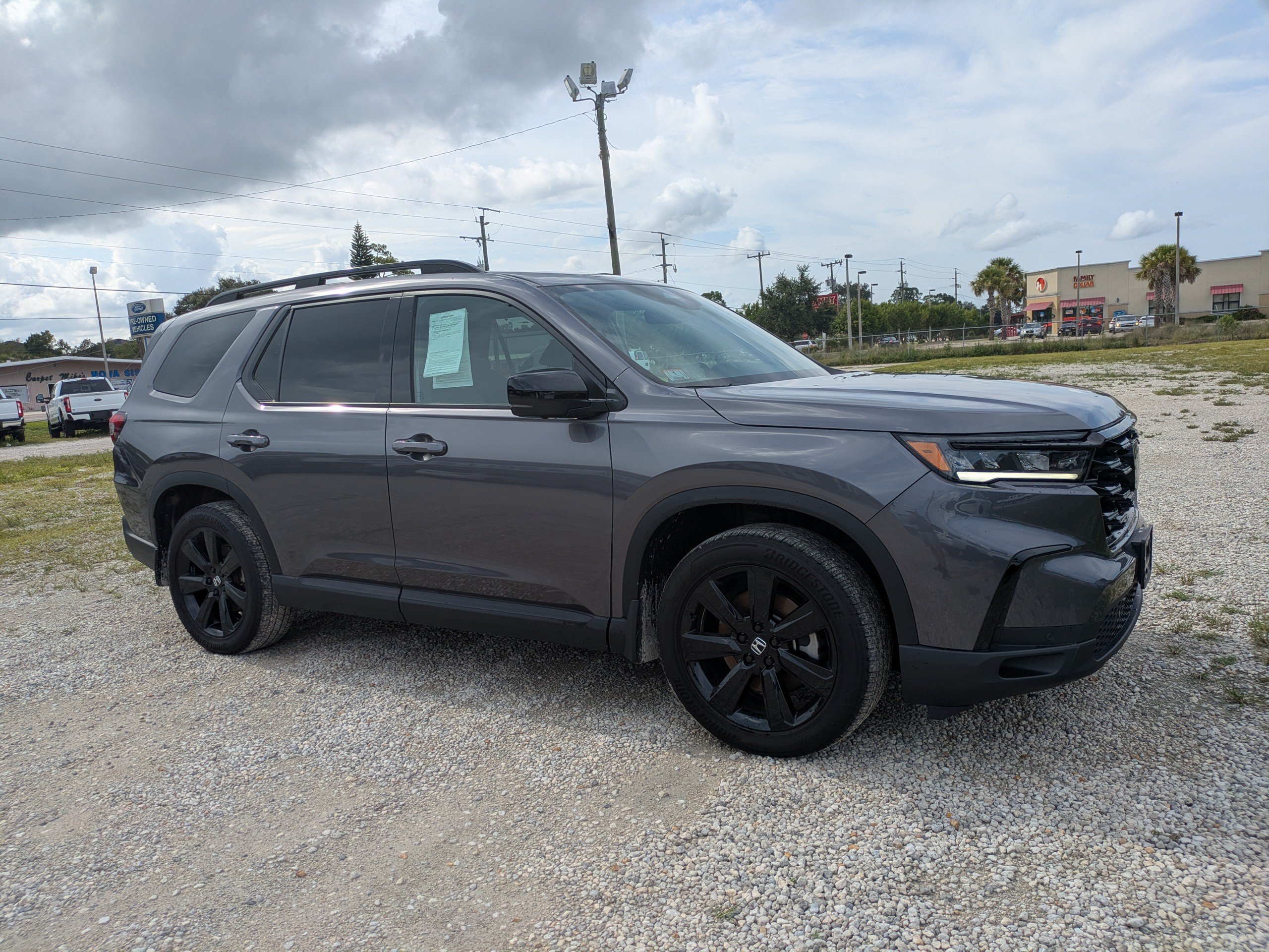 Used 2025 Honda Pilot Black Edition image 2