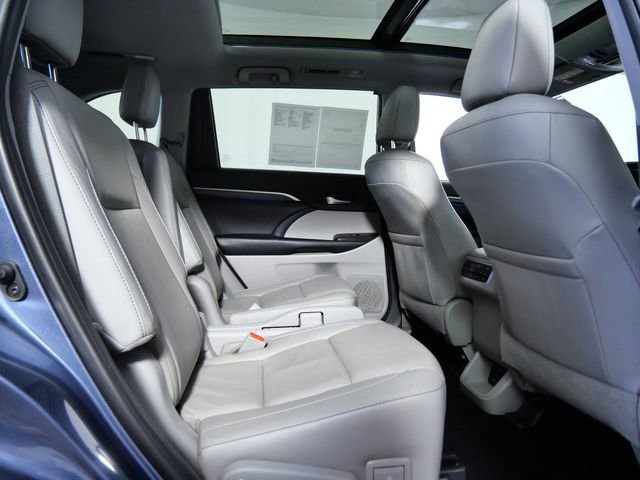 Used 2019 Toyota Highlander Limited Platinum AWD/4WD image 12