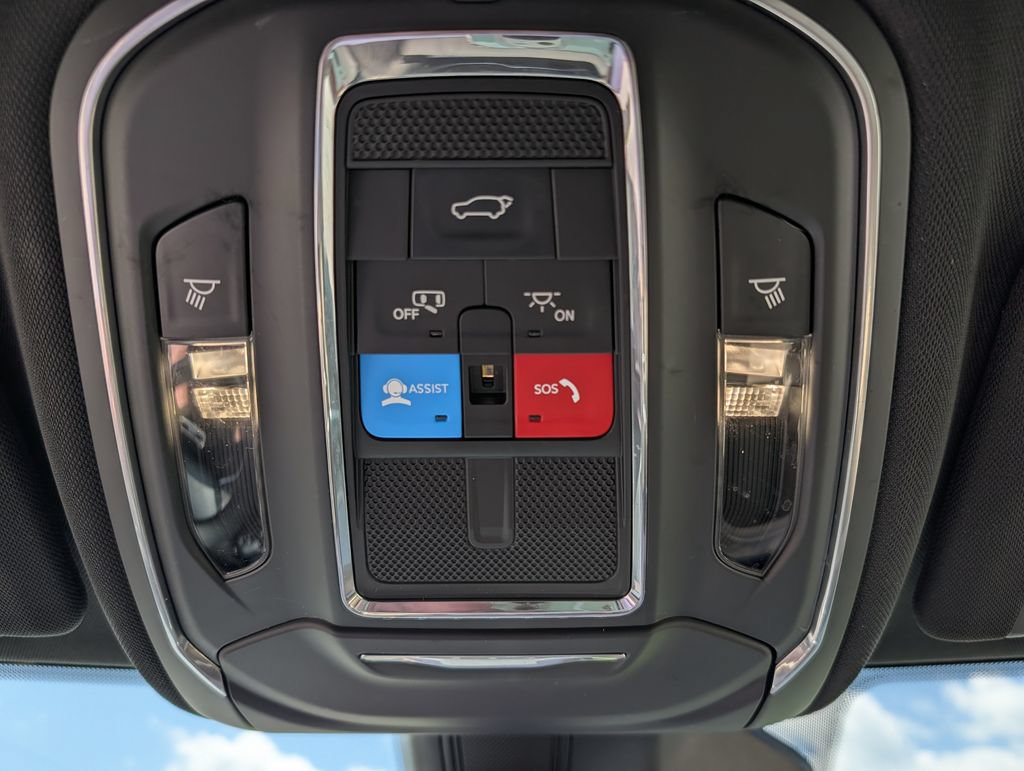 Used 2023 Jeep Grand Cherokee L Limited w/ Luxury Tech Group II AWD/4WD image 17