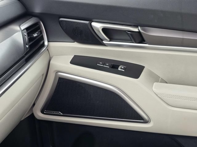 Used 2025 Kia Telluride S FWD image 24
