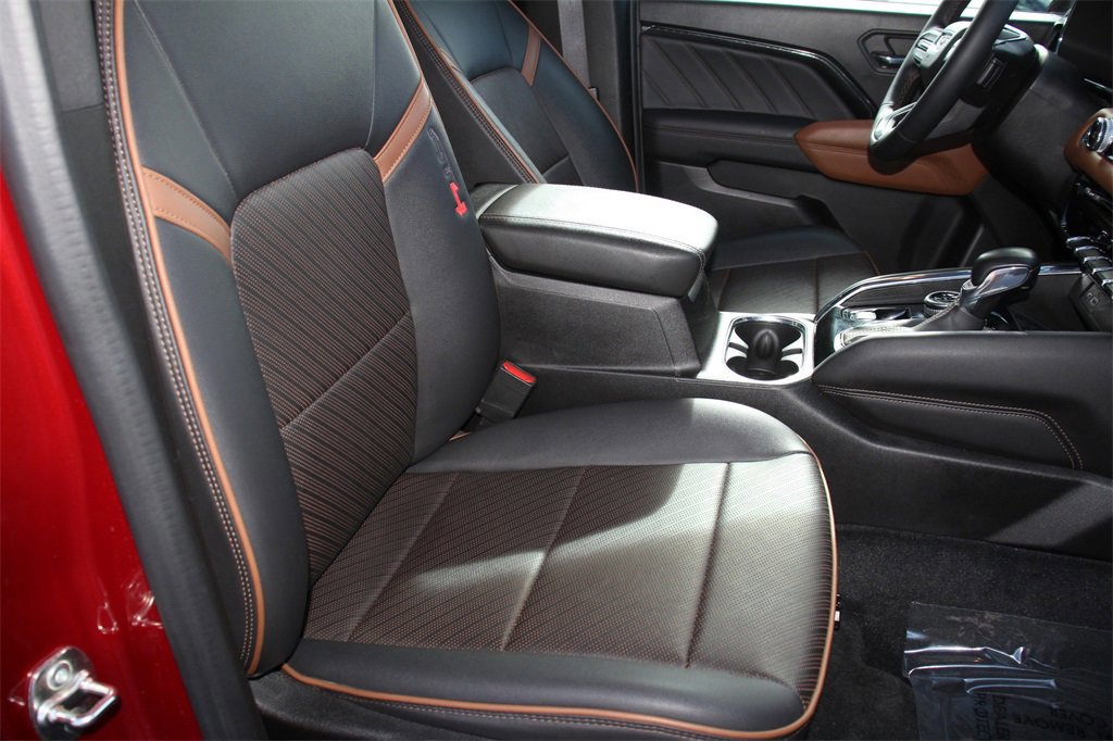 Used 2024 GMC Canyon AT4 w/ AT4 Premium Package image 28