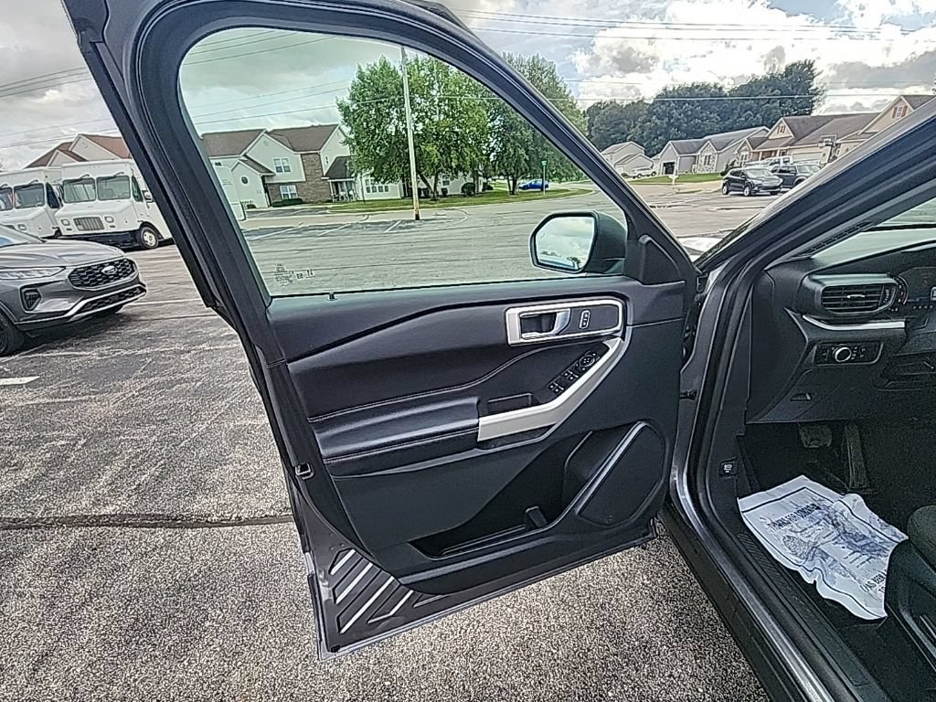Certified 2024 Ford Explorer XLT AWD/4WD image 23