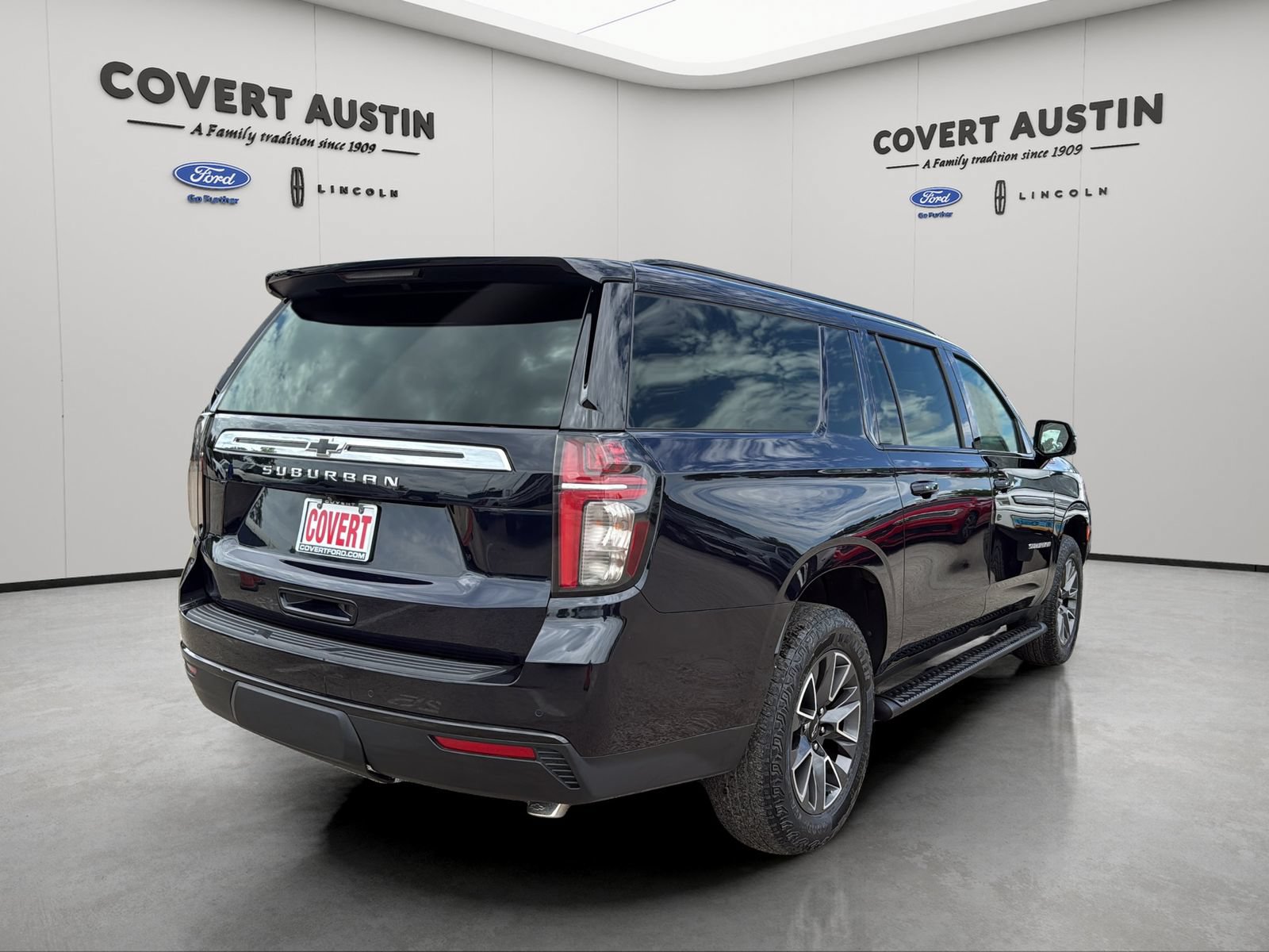 Used 2023 Chevrolet Suburban Z71 w/ Luxury Package AWD/4WD image 6