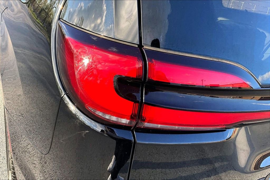 Used 2024 Chrysler Pacifica Limited FWD image 30