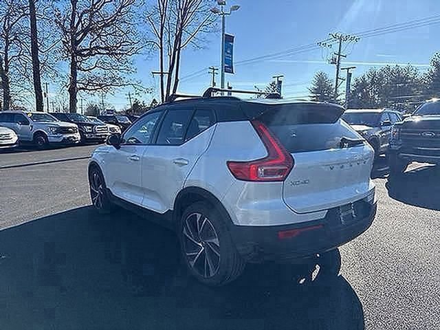 Used 2022 Volvo XC40 T5 R-Design w/ Advanced Package image 12