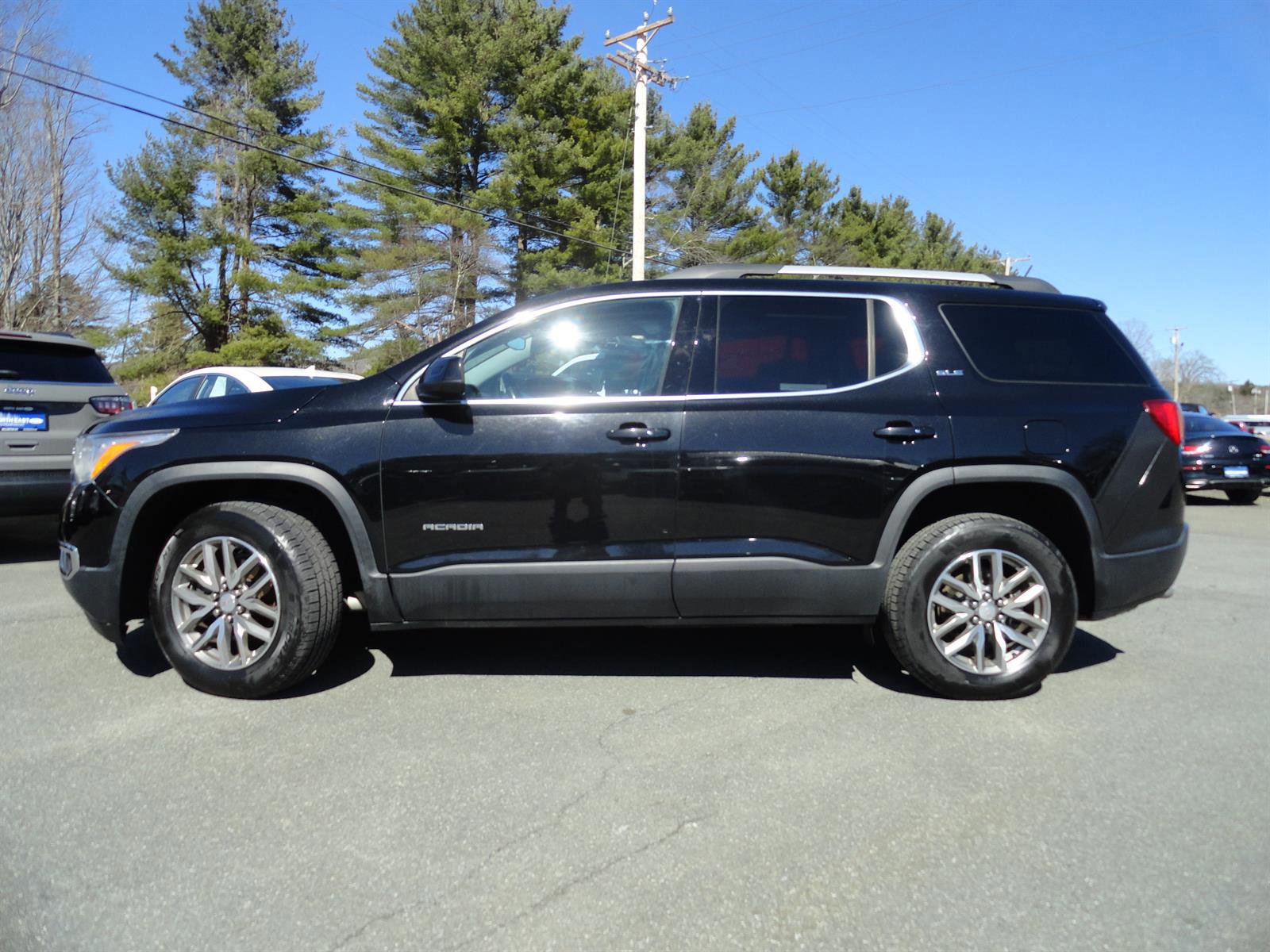 Used 2019 GMC Acadia SLE w/ Driver Alert Package I image 2