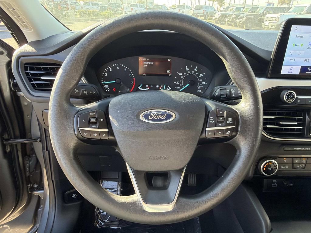 Certified 2022 Ford Escape SE image 9