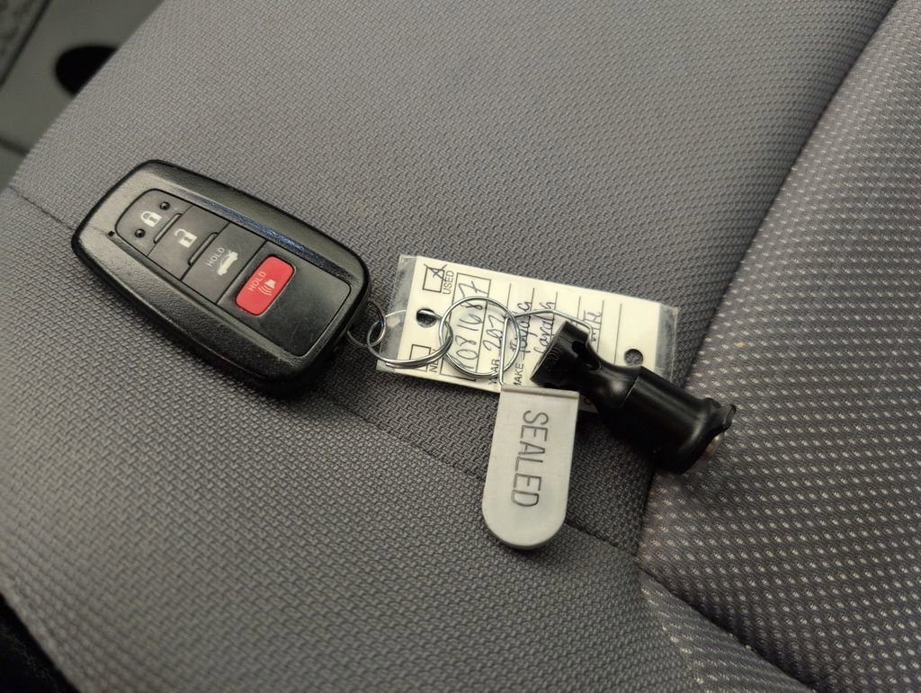 Used 2021 Toyota Corolla SE FWD image 36