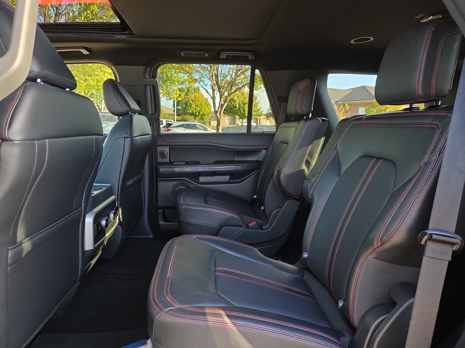 Certified 2024 Ford Expedition Limited AWD/4WD image 11