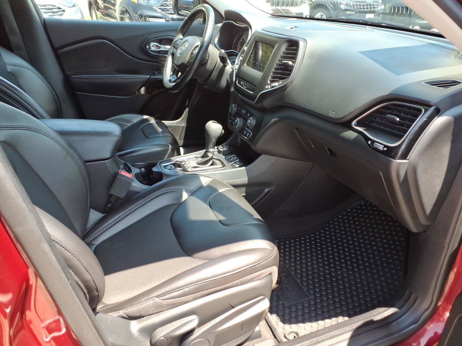 Used 2020 Jeep Cherokee Latitude Plus AWD/4WD image 27