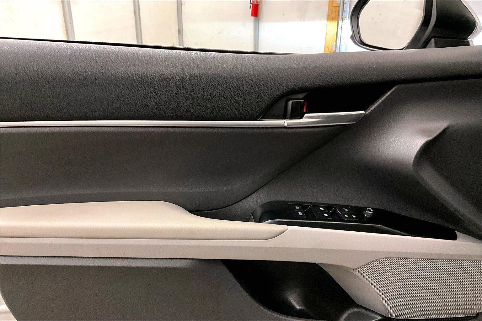 Used 2020 Toyota Camry LE image 22