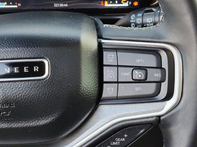 Used 2025 Jeep Wagoneer 4WD w/ Premium Group I image 19