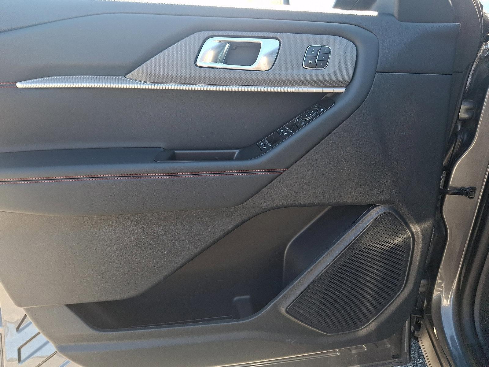 Certified 2025 Ford Explorer ST-Line w/ Premium Package image 13