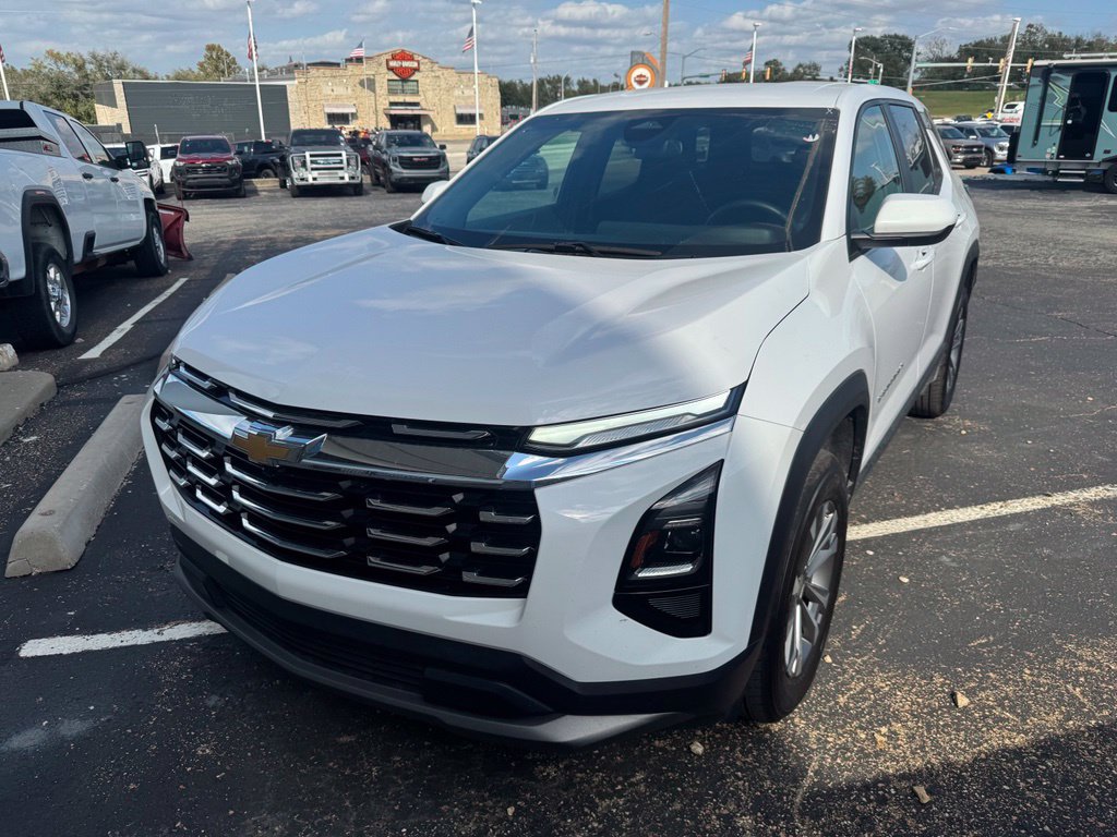 Used 2025 Chevrolet Equinox LT AWD/4WD image 1