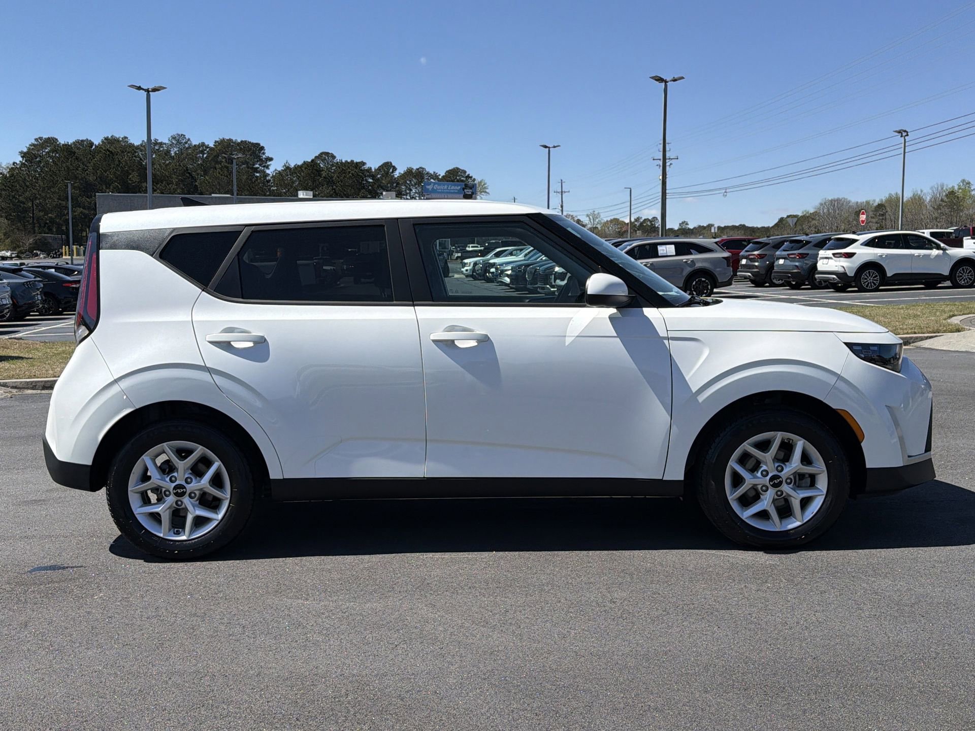 Used 2025 Kia Soul LX w/ LX Technology Package image 25