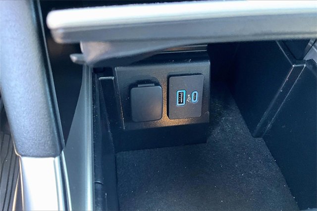 Certified 2022 Ford Explorer XLT w/ Equipment Group 202A image 32