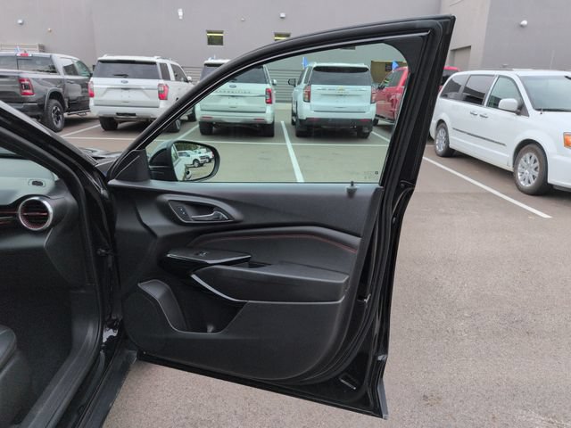 Used 2025 Chevrolet Trax RS w/ Driver Confidence Package FWD image 14