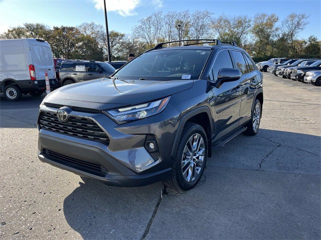 Used 2023 Toyota RAV4 XLE Premium image 7